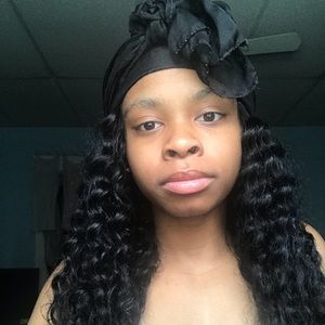 Meet your Posher, Dejionne